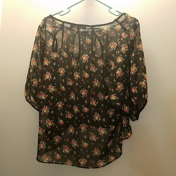 🌸Black and Floral Print Sheer Blouse 🌸 - Picture 2 of 3